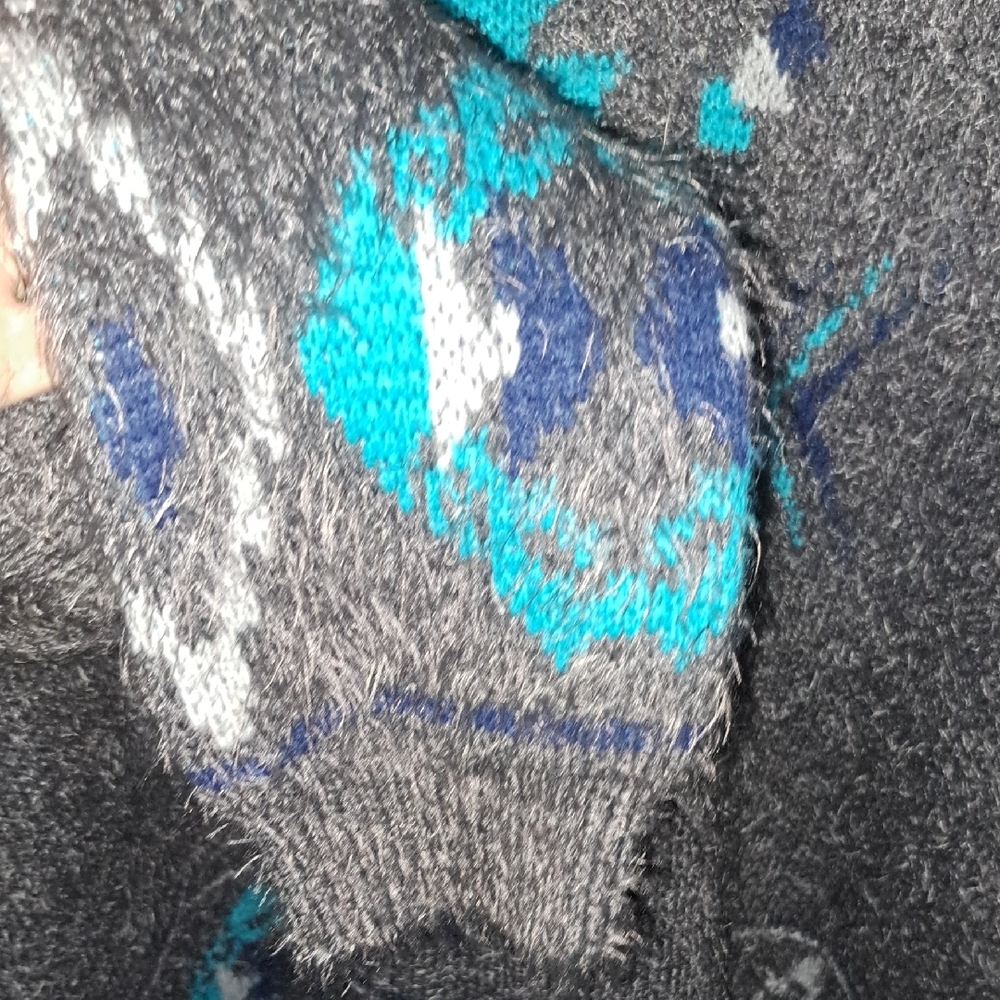 Chic Geometric Patterned Sweater With Fringe Hem - image 7